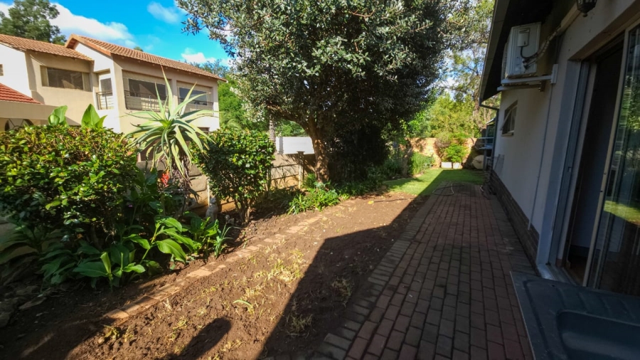 To Let 1 Bedroom Property for Rent in Meerhof North West